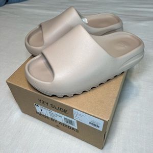 Yeezy slides pure size 7 with box